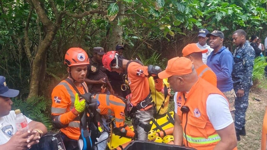Defensa Civil rescata mujer que se hab&iacute;a extraviado en &aacute;rea monta&ntilde;osa en Saman&aacute;