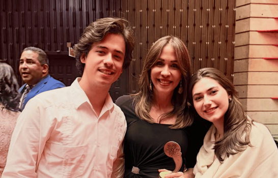 Mariasela &Aacute;lvarez, reconocida por su trayectoria en la comunicaci&oacute;n en Premio Mujer ENECOOP 2026