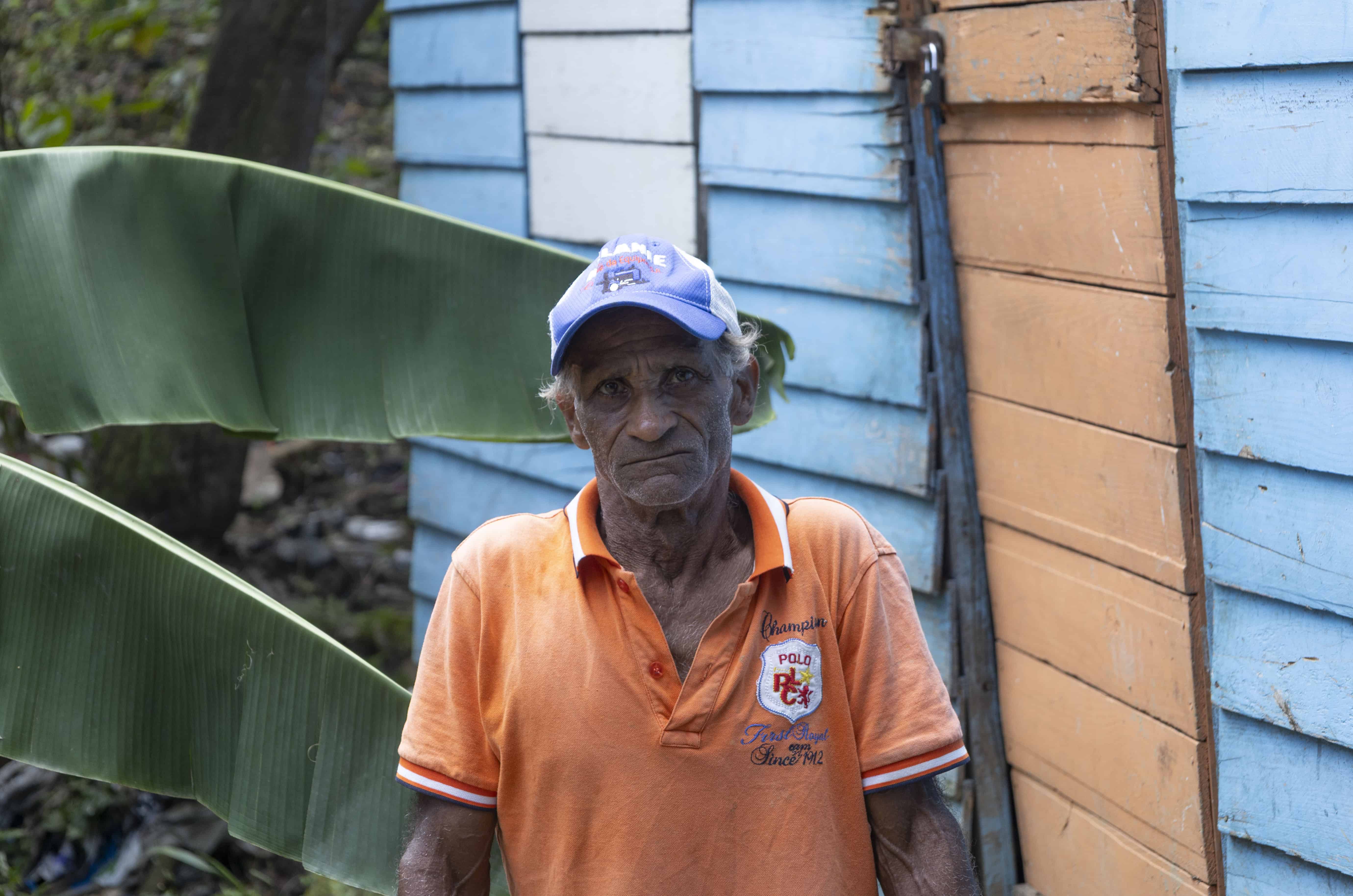 Este se&ntilde;or perdi&oacute; todo en su casita.