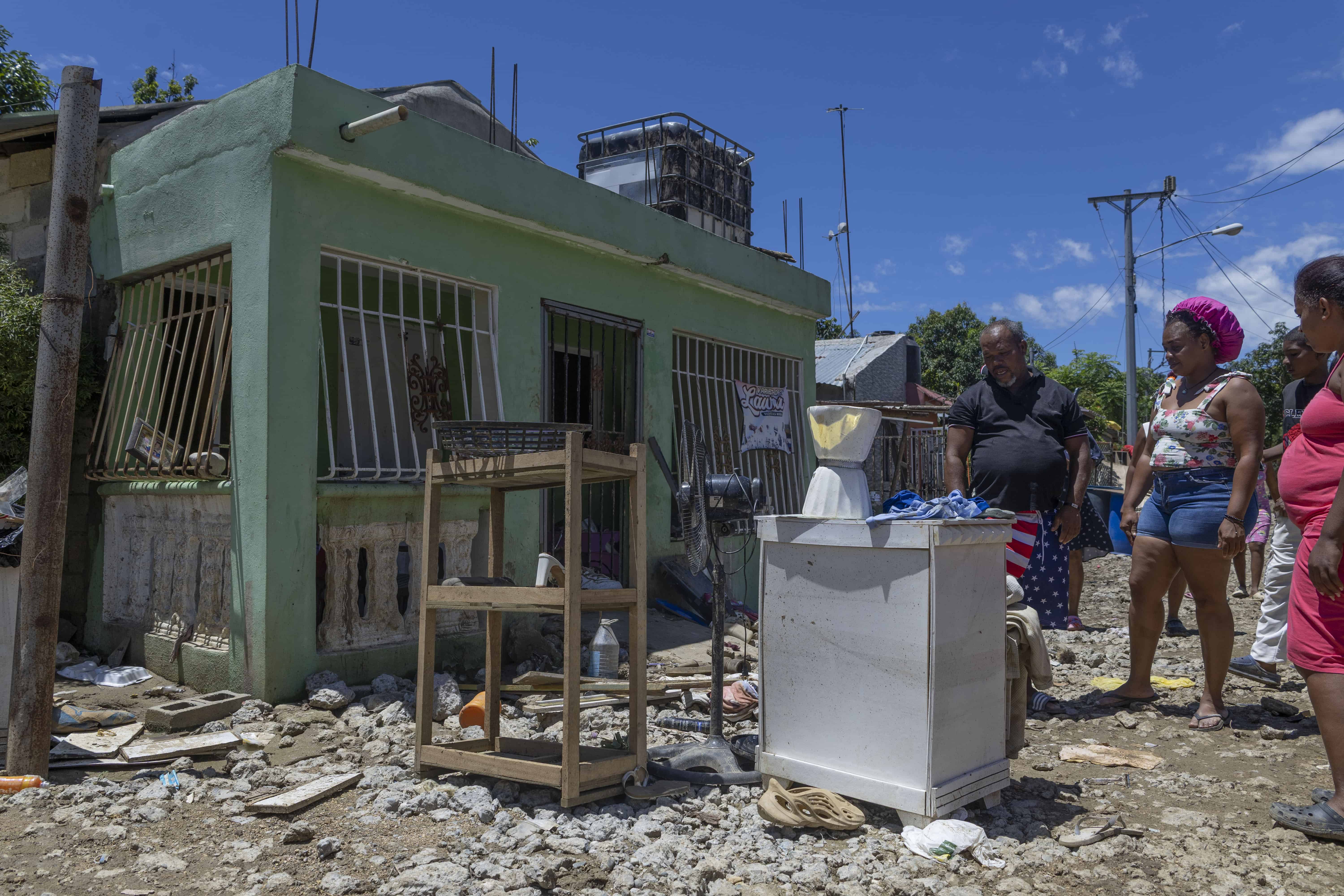 Ajuares da&ntilde;ados.