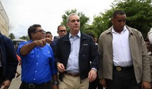 Abinader recorre sectores afectados por lluvias y afirma que el Gobierno tiene fondos para ayuda