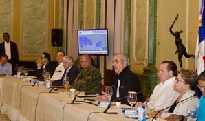 Luis Abinader llama a la prudencia mientras se mantiene en sesi&oacute;n permanente