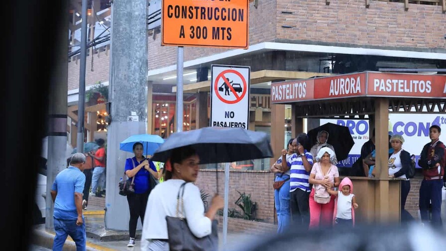 Vaguada se fortalece y continuará provocando aguaceros este lunes en el país