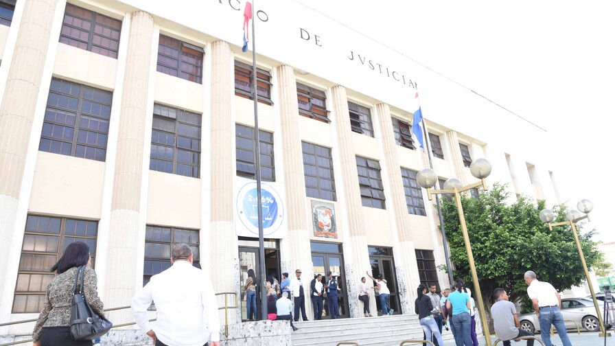 Condenan a 30 años de prisión a dos de cinco acusados de asesinar hombre en Ensanche La Fe Condenan a 30 años de prisión a dos de cinco acusados de asesinar hombre en Ensanche La Fe