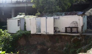 Cuatro viviendas al borde del colapso por deslizamientos de tierra en Santiago