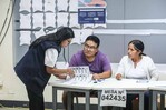 Cierran los centros de votación en Perú e inicia un escrutinio que se prevé largo y lento Cierran los centros de votación en Perú e inicia un escrutinio que se prevé largo y lento