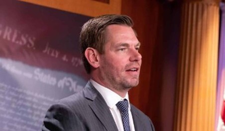 Carrera por la gobernaci&oacute;n de California sacudida tras salida de congresista investigado