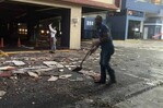 Dos veh&iacute;culos resultaron afectados por desprendimiento de cornisa en Malec&oacute;n Center