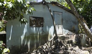 M&aacute;s de 130 familias afectadas por desbordamiento del arroyo Lebr&oacute;n esperan por ayuda del Gobierno