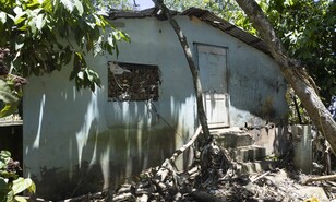 M&aacute;s de 130 familias afectadas por desbordamiento del arroyo Lebr&oacute;n esperan por ayuda del Gobierno