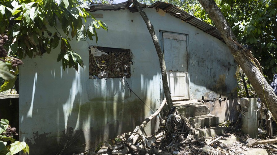 M&aacute;s de 130 familias afectadas por desbordamiento del arroyo Lebr&oacute;n esperan por ayuda del Gobierno