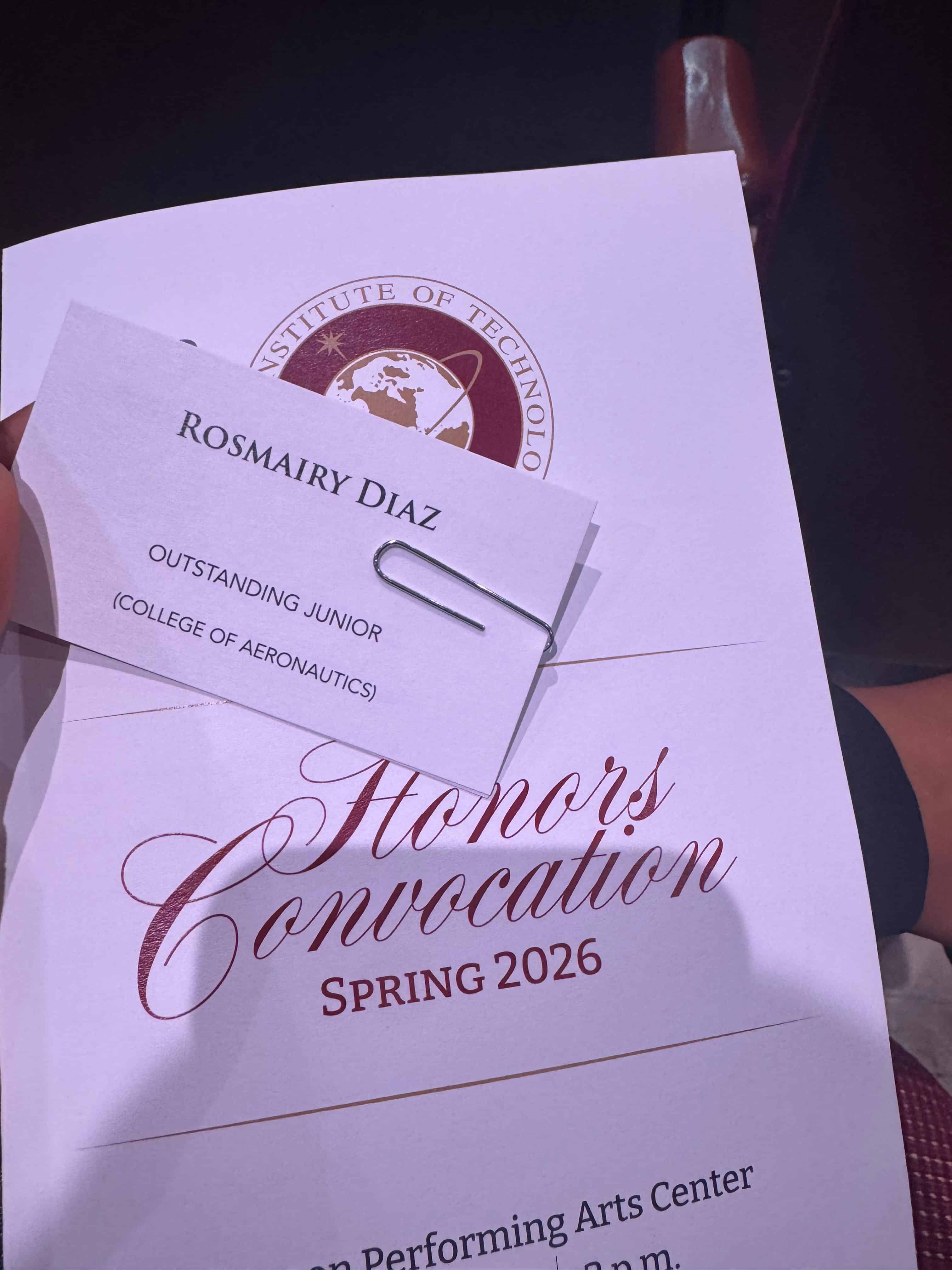 Honores de la estudiante.