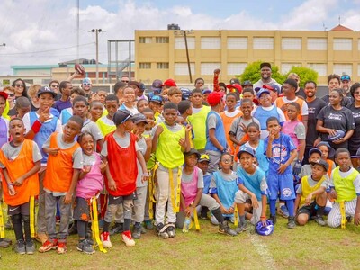 Inefi: Byron Matos lidera clínica de Flag Football para estudiantes