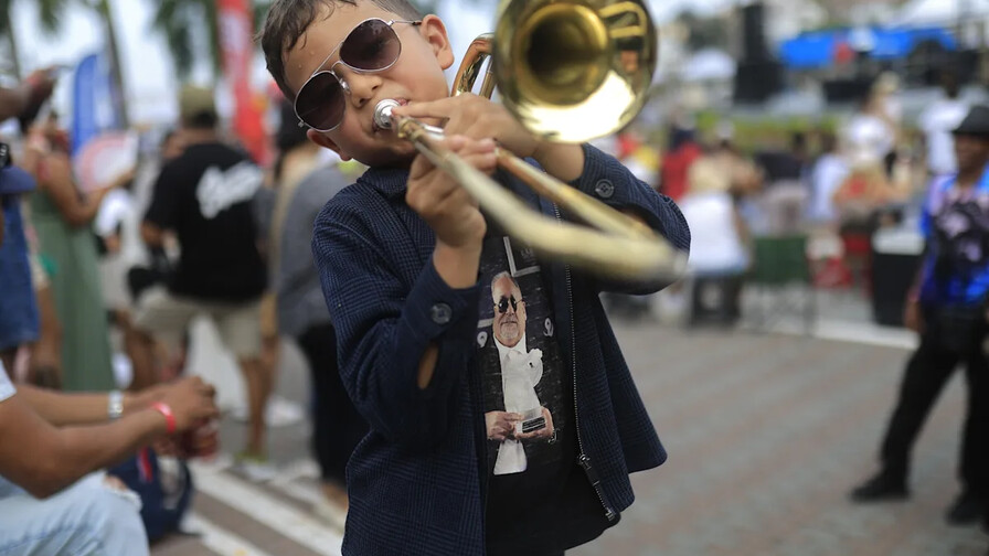Panamá rinde homenaje póstumo a Willie Colón con un tributo de trombones Panamá rinde homenaje póstumo a Willie Colón con un tributo de trombones