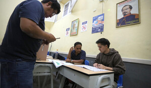 Per&uacute; extiende votaci&oacute;n al lunes en mesas que no abrieron por falta de material electoral