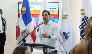 Roberto &Aacute;ngel Salcedo encabeza la entrega de la Escuela de Bellas Artes de Ban&iacute;