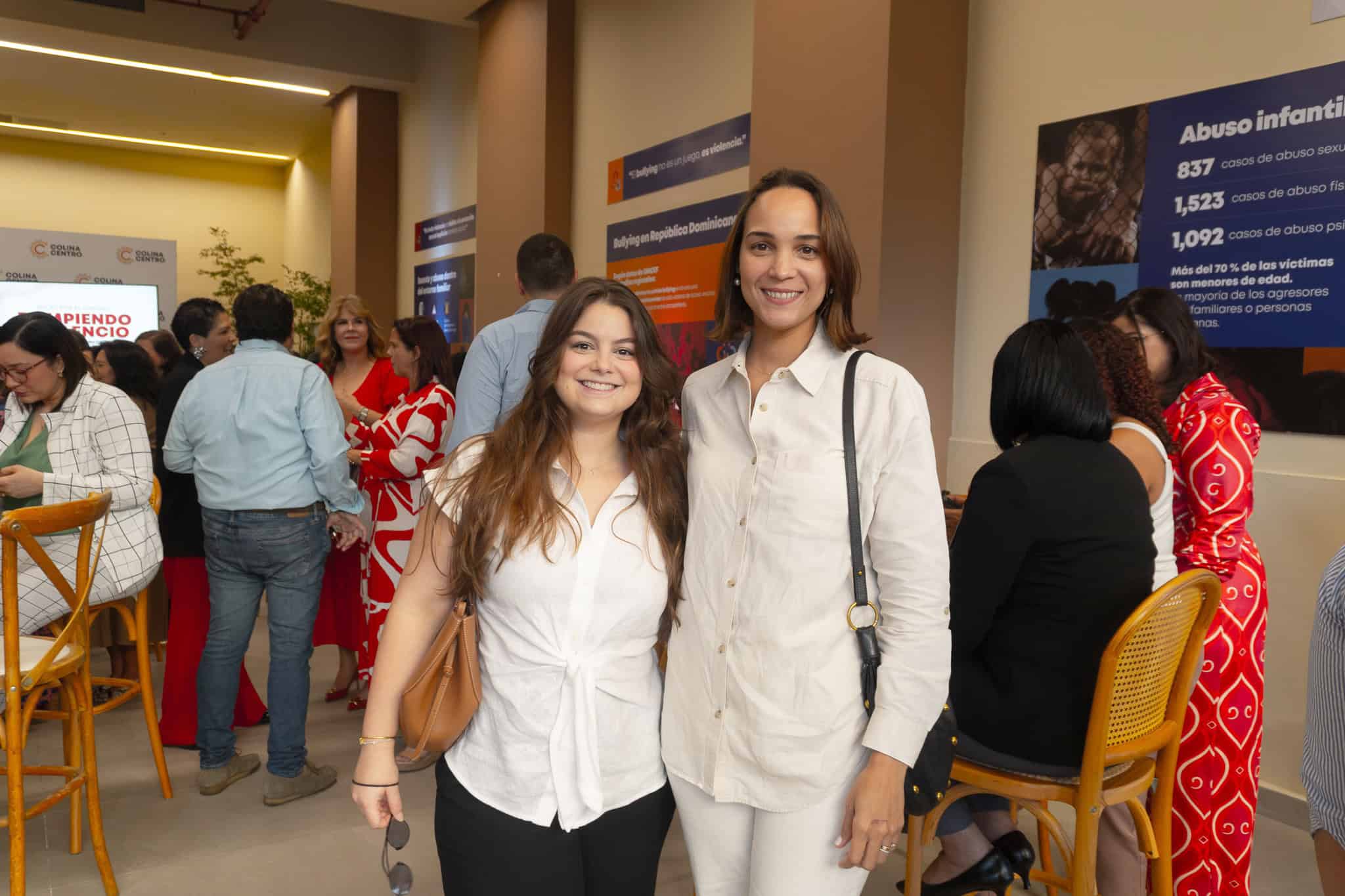 Isabel Rizek y Luz Grullo´n de Schulze.