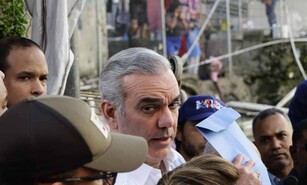 Abinader dice que presiona a todo mundo en Puerto Plata para que retiren el lodo por inundaciones