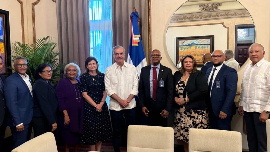 El presidente se reúne con el CMD y reafirma compromiso con mejoras laborales para los médicos