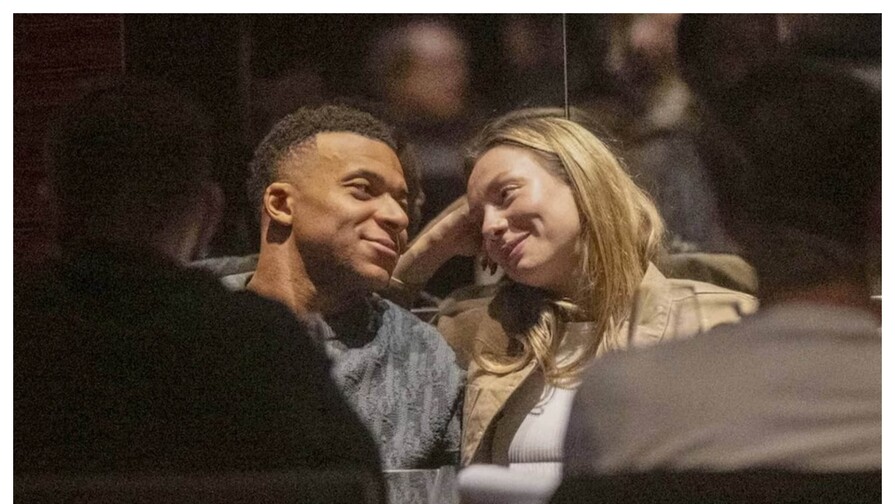 Entre risas y miradas: Kylian Mbappé y Ester Expósito acaparan miradas y rumores de romance Entre risas y miradas: Kylian Mbappé y Ester Expósito acaparan miradas y rumores de romance
