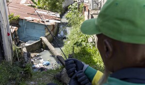 Desborde de ca&ntilde;ada Los Platanitos en Santo Domingo Norte expone abandono de autoridades