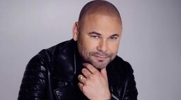 El Prodigio recibe Discos de Oro por sus canciones Ven y Ella me viv&iacute;a