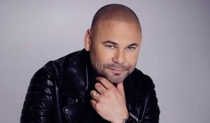 El Prodigio recibe Discos de Oro por sus canciones Ven y Ella me viv&iacute;a