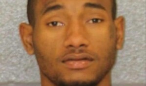 Broma de infidelidad termina en disparos: hombre abre fuego contra el carro de su pareja