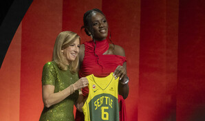 Las espa&ntilde;olas Awa Fam e Iyana Mart&iacute;n elegidas n&uacute;mero 3 y 7 en el draft de la WNBA