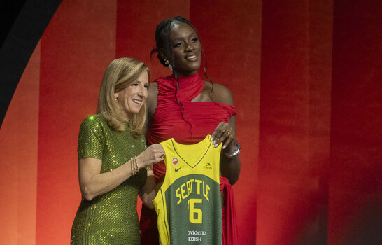 Las espa&ntilde;olas Awa Fam e Iyana Mart&iacute;n elegidas n&uacute;mero 3 y 7 en el draft de la WNBA