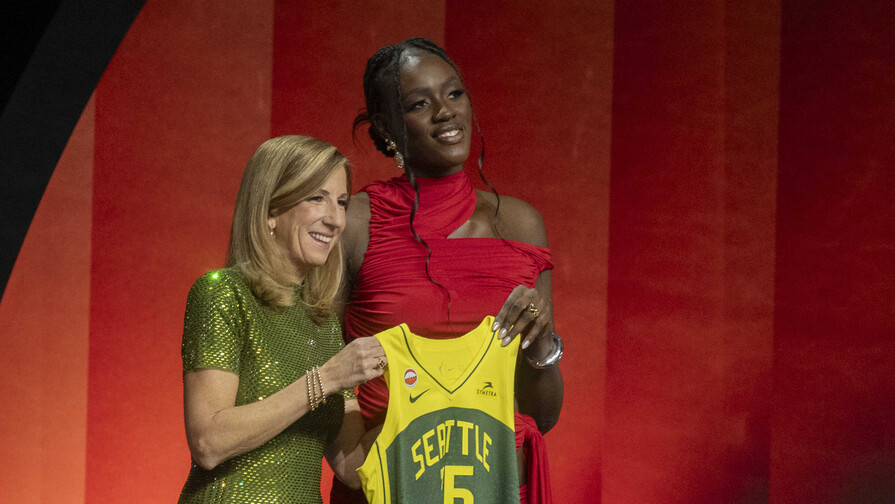 Las españolas Awa Fam e Iyana Martín elegidas número 3 y 7 en el draft de la WNBA Las españolas Awa Fam e Iyana Martín elegidas número 3 y 7 en el draft de la WNBA