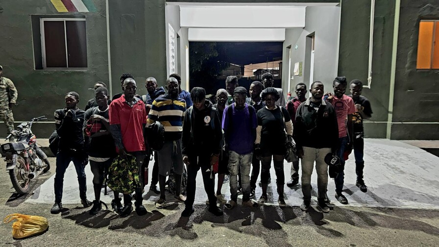 Vigilancia con drones facilita detenci&oacute;n de 28 haitianos sin documentos en Dajab&oacute;n