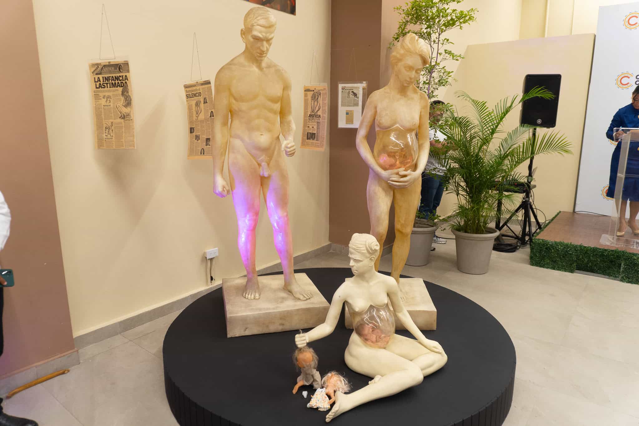 Esculturas expuestas de la artista Clara Herrera de Lama