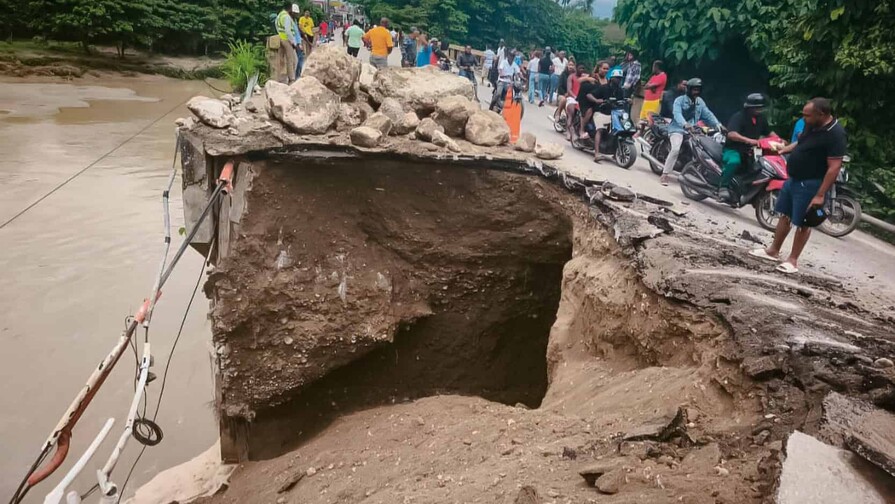 Un fallecido y un ni&ntilde;o desaparecido por una vaguada que no cesa