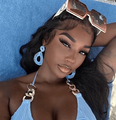 Muere influencer estadounidense durante un viaje de lujo a Zanz&iacute;bar, en Tanzania