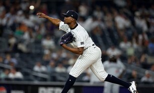 Los Yankees suben al dominicano Yerry De Los Santos para reforzar su bullpen