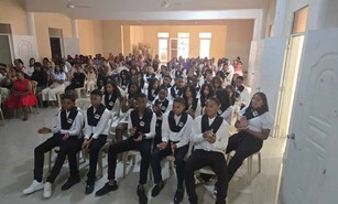 Fundaci&oacute;n Padrino ense&ntilde;a ingl&eacute;s en meses, mientras el sistema p&uacute;blico falla por a&ntilde;os