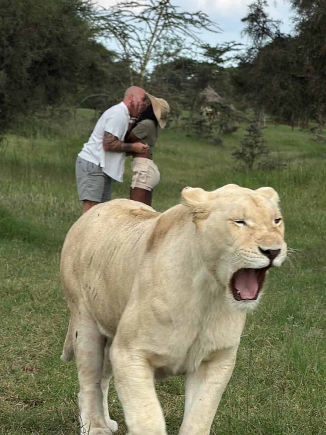 La influencer estadounidense Ashlee Jenae y su prometido, Joe McCann.