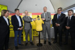 El alcalde de Barcelona presenta el maillot Grand Départ del Tour de Francia El alcalde de Barcelona presenta el maillot Grand Départ del Tour de Francia