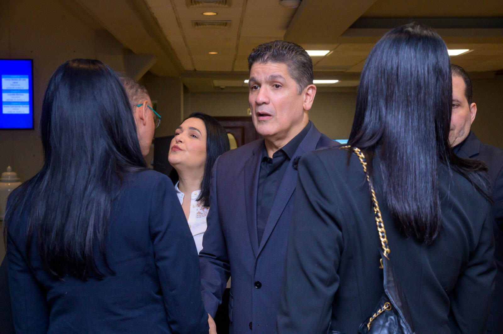 Eddy Herrera a su llegada al velatorio.