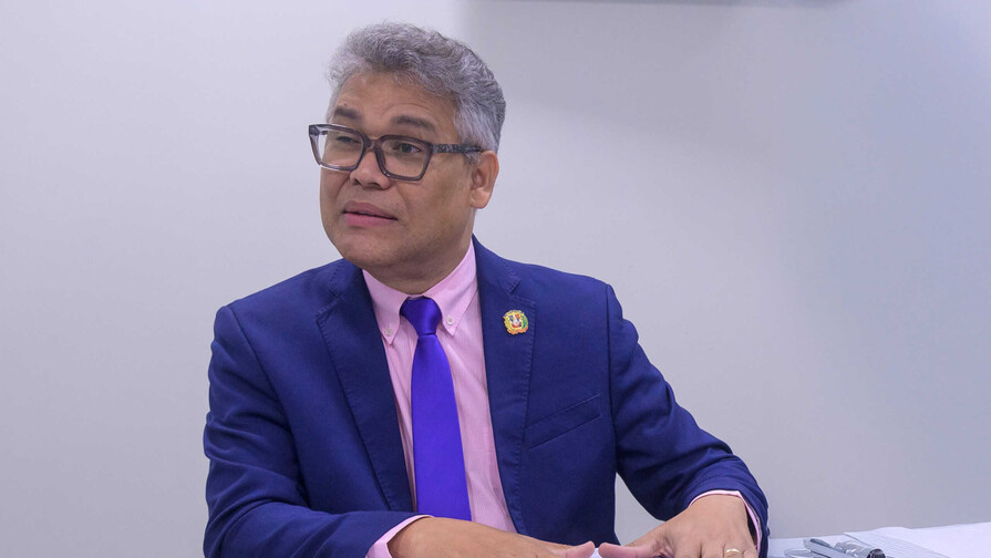 Energ&iacute;a 2000 se querella contra Carlos Pe&ntilde;a; &eacute;l dice que se le quiere intimidar