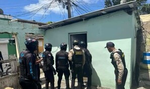 Autoridades apresan a tres personas por posesi&oacute;n de drogas en La Romana