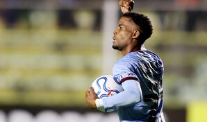 Dorny Romero fue el m&aacute;s tiguere de la cancha y salv&oacute; a su equipo de una derrota en la Libertadores