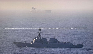 Dos superpetroleros sancionados por EE. UU. cruzan Ormuz hacia Ir&aacute;n, seg&uacute;n monitor marino