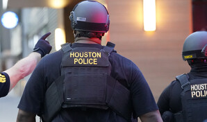 Houston estudia eliminar restricciones a agentes de inmigraci&oacute;n tras presi&oacute;n estatal