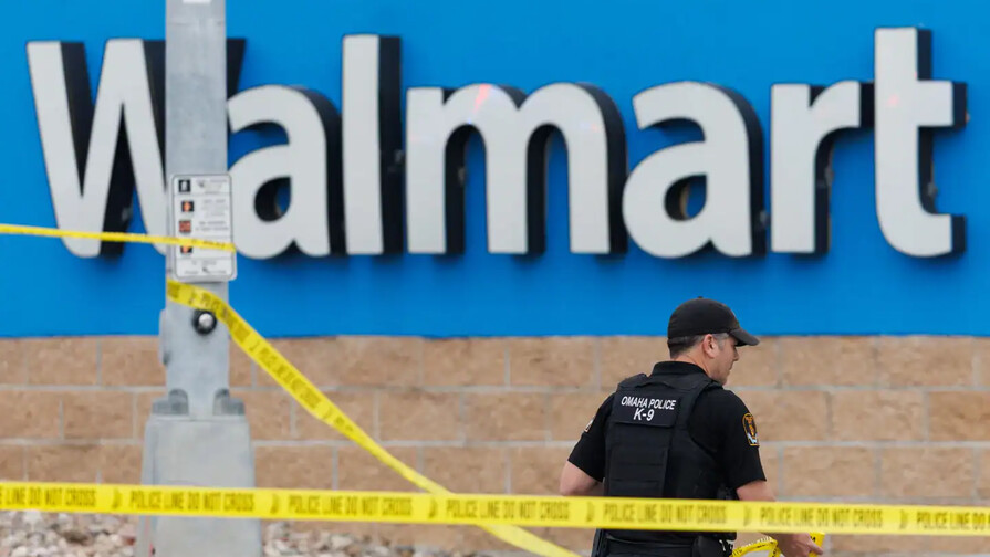 Policía mata a mujer que apuñaló a un niño tras secuestrarlo en Walmart de Nebraska
