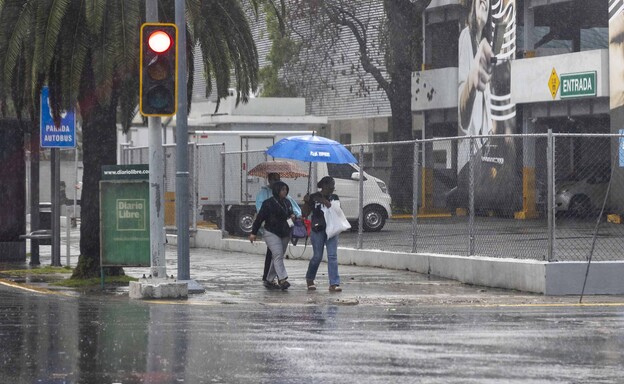 Vaguada y onda tropical generar&aacute;n aguaceros en varias provincias este domingo