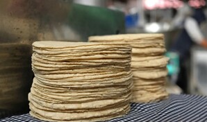 Autoridades mexicanas descartan alza en precio de la tortilla y piden frenar rumores