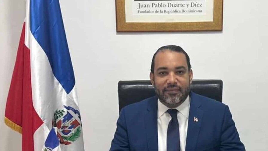 El c&oacute;nsul dominicano en Sevilla respalda reformas al sistema consular