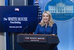 Karoline Leavitt Deja la Portavocía de Trump: Un Análisis de Familia, Política y el Rol Femenino en el Poder